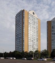 Trailwood Place in Mississauga, ON - Building Photo - Building Photo