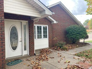 106-B Walnut Trace Cir in Elizabethtown, KY - Building Photo - Building Photo