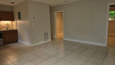 818 Tequesta St, Unit 2 in Fort Lauderdale, FL - Building Photo - Building Photo