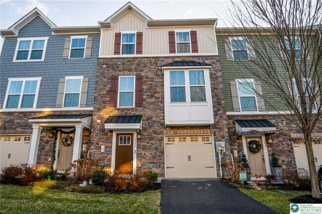 2396 Cook Dr in Easton, PA - Foto de edificio - Building Photo