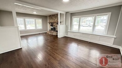 400 E Gudgell Ave in Independence, MO - Building Photo - Building Photo