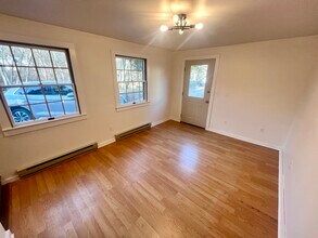 334 Brook St in Groton, CT - Building Photo - Building Photo