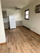 928 N Walnut St, Unit 928 B in Olney, IL - Building Photo - Building Photo