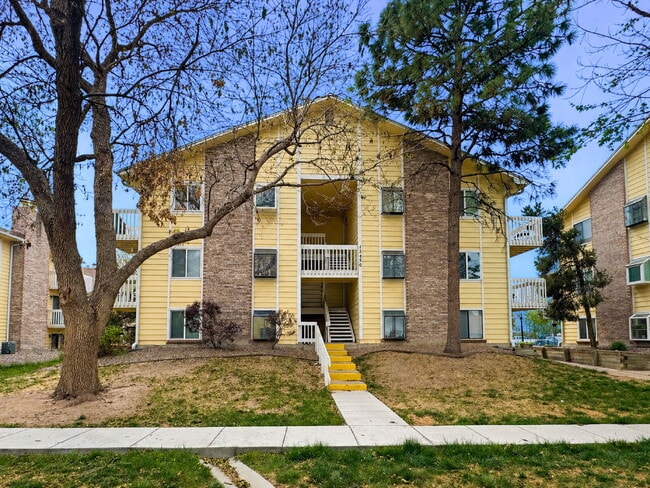 12450 E Cornell Ave in Aurora, CO - Building Photo - Building Photo