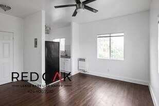 290 Loma Dr in Los Angeles, CA - Building Photo