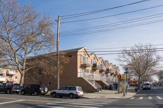 2301 Gerritsen Ave in Brooklyn, NY - Foto de edificio - Building Photo