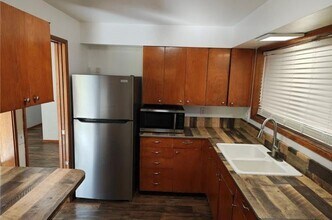 205 March Dr NE in Moses Lake, WA - Foto de edificio - Building Photo