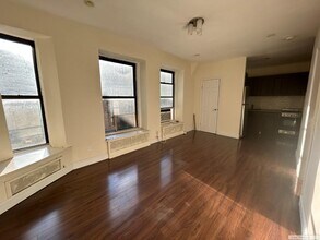 560 W End Ave in New York, NY - Building Photo - Building Photo