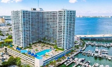 7601 E Treasure Dr, Unit 2214 in North Bay Village, FL - Building Photo - Building Photo