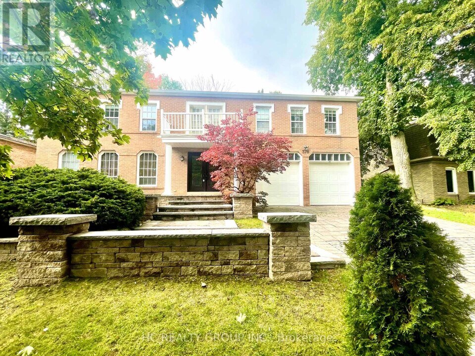 376 Banbury Rd in Toronto, ON - Building Photo