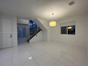 9867 NW 75th Terrace in Doral, FL - Building Photo - Building Photo