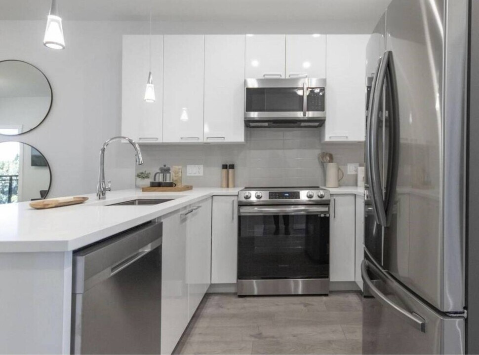 33886 Pine St in Abbotsford, BC - Building Photo