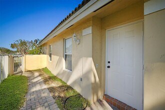 5308 NW 89th Ave in Sunrise, FL - Building Photo - Building Photo
