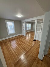 23 Gridley St, Unit First Floor in Bristol, CT - Foto de edificio - Building Photo