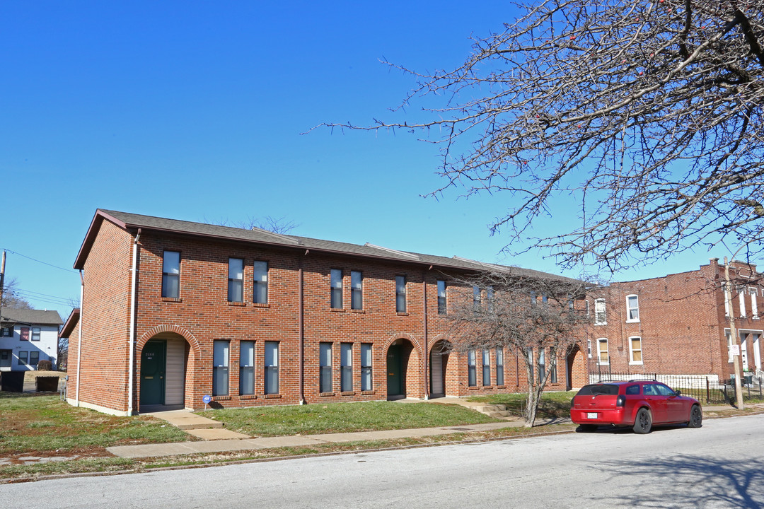 Sportsmans Place Apartments in St. Louis, MO - Foto de edificio