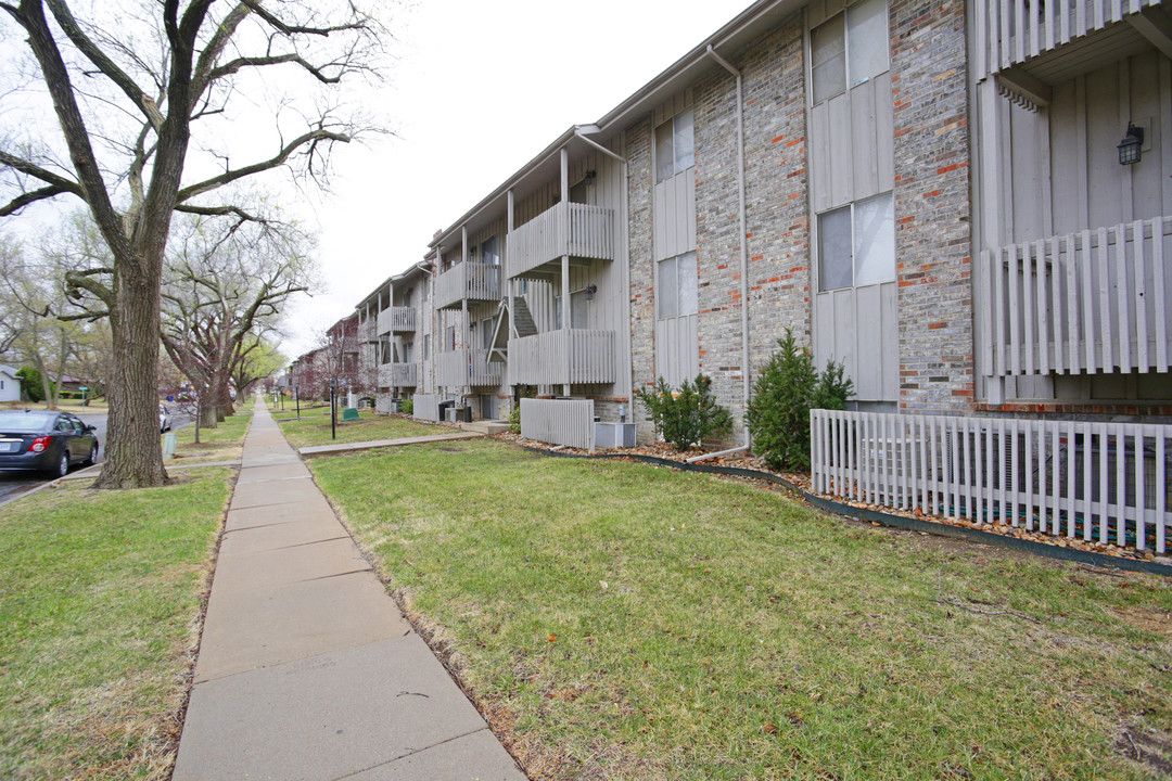 Danish Village Apartments in Wichita, KS - Foto de edificio