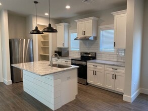 205 Sterling St in College Station, TX - Building Photo - Building Photo