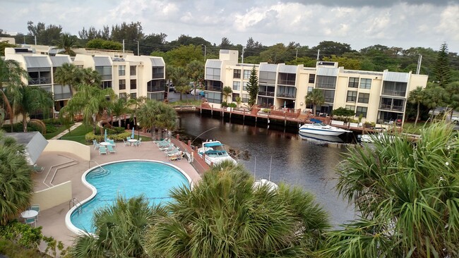 12 Royal Palm Way-Unit -5030 in Boca Raton, FL - Building Photo - Building Photo