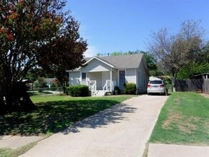 218 Broadmoor Ave in Arlington, TX - Building Photo - Building Photo