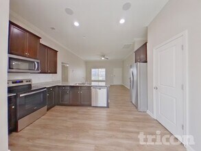 333 Finch Ln in Lexington, SC - Foto de edificio - Building Photo