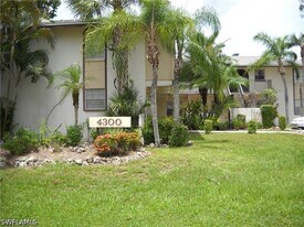 4300 Gulfstream Dr in Naples, FL - Building Photo