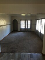 1136 S Wolf Lake Rd in Muskegon, MI - Building Photo