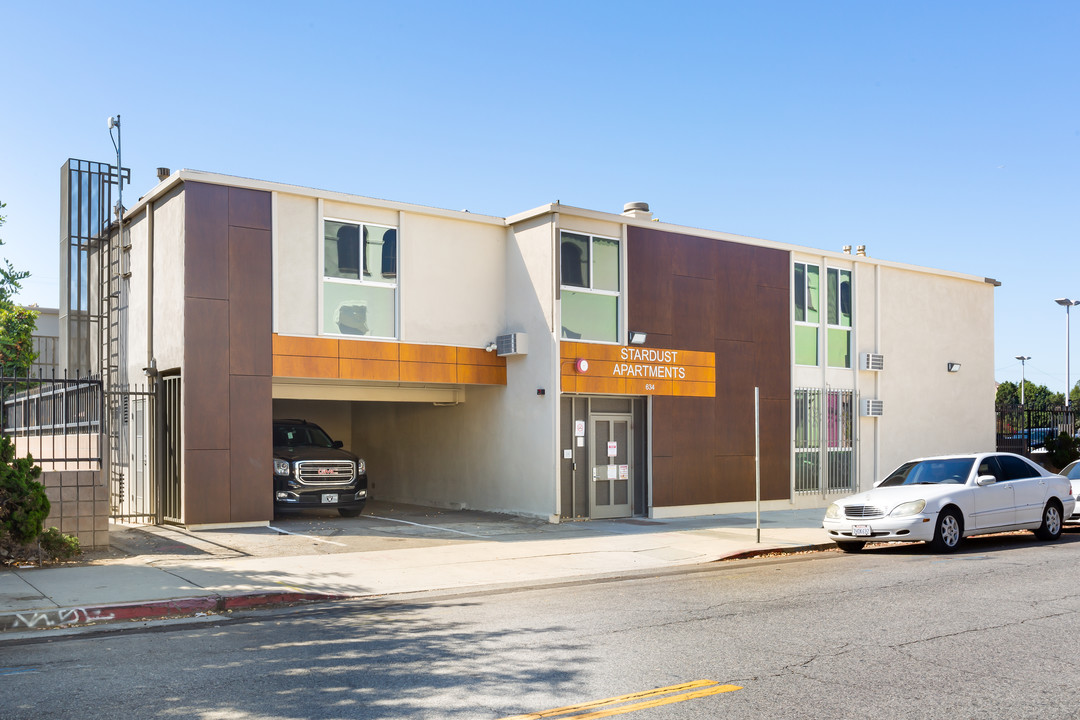 Stardust Apartments (SAI) in Los Angeles, CA - Building Photo