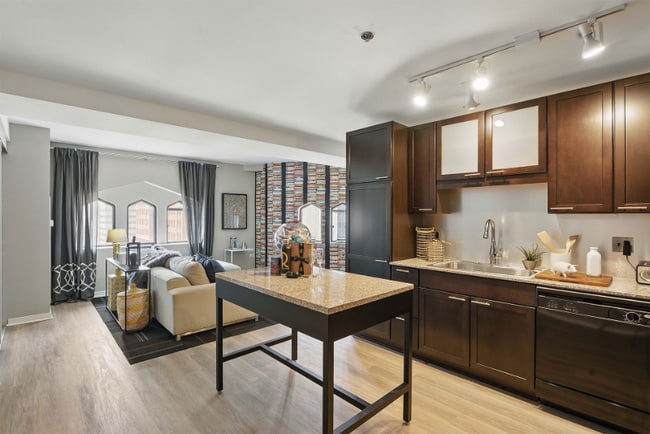 185 W Randolph St in Chicago, IL - Foto de edificio - Building Photo