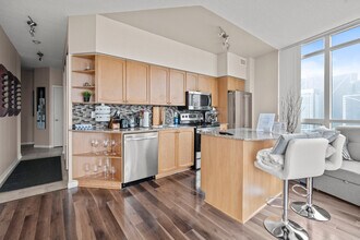 231 Fort York Blvd in Toronto, ON - Building Photo - Building Photo