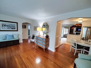 699 Crystal Dr in Pittsburgh, PA - Building Photo - Building Photo