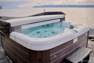 14300 Frans Dr in Stanwood, WA - Foto de edificio - Building Photo