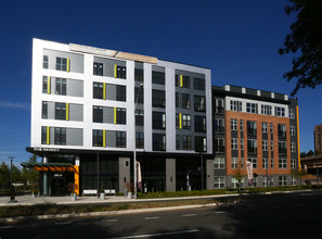 The Parker at Huntington Metro in Alexandria, VA - Foto de edificio - Building Photo