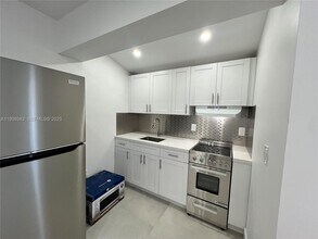 75 NE 70th St-Unit -B in Miami, FL - Building Photo - Building Photo