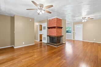 1935 Carmanbrook Pkwy in Flint, MI - Building Photo - Building Photo