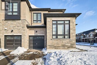 196 Closson Dr in Whitby, ON - Building Photo - Building Photo