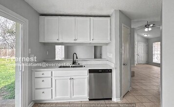 8515 Lazy Brook Ln, Unit 05-203 in La Porte, TX - Building Photo - Building Photo