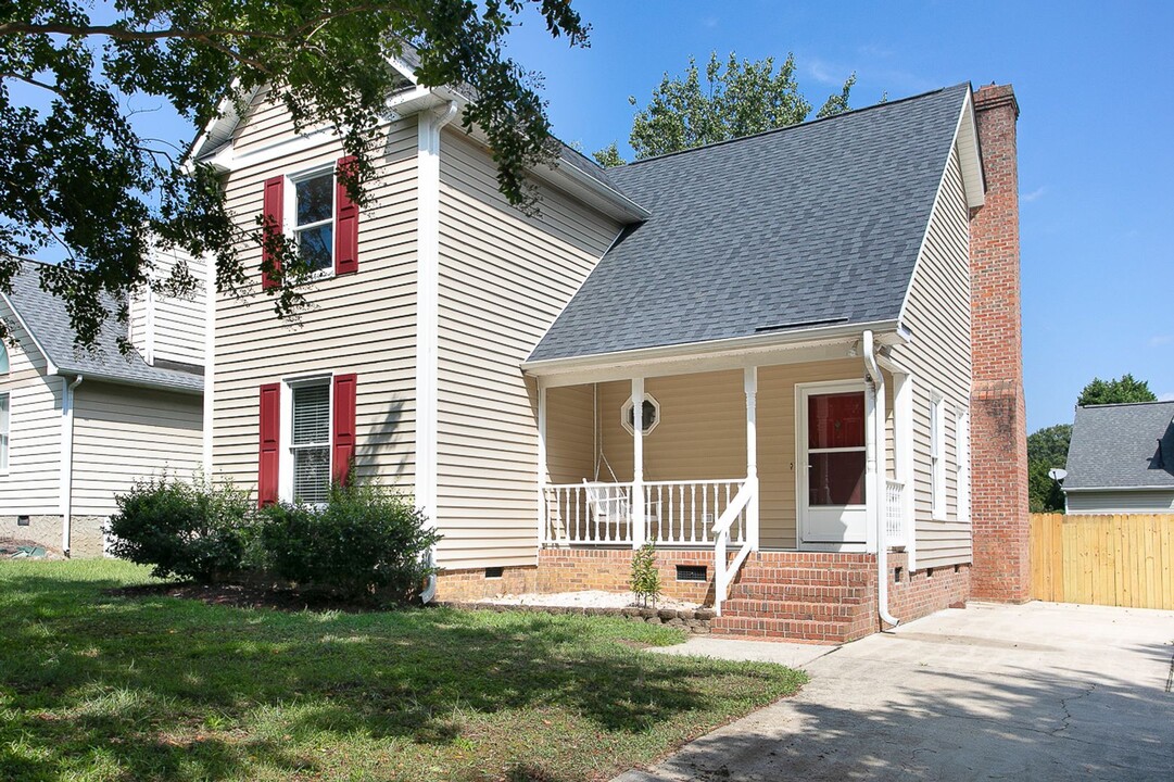 209 Perry Farms Dr in Apex, NC - Building Photo