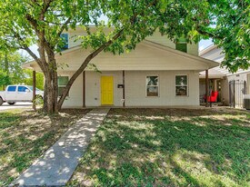 2313 W Devitt St in Fort Worth, TX - Building Photo