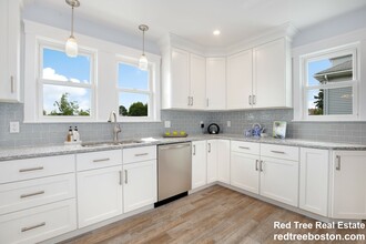 29 Strathmore Rd, Unit 2 in Medford, MA - Building Photo - Building Photo