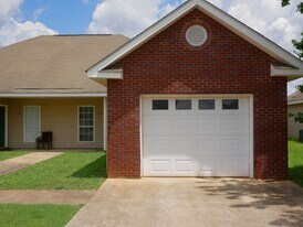 119 Pine Meadows Cir in Elmore, AL - Building Photo