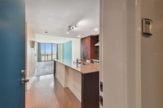 1208 E Kennedy Blvd in Tampa, FL - Building Photo - Building Photo