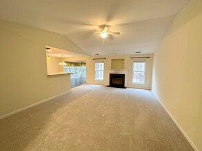 2018 Southridge Drive in Belmont, NC - Foto de edificio - Building Photo