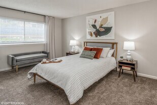 Kenilworth Apartments in Prairie Village, KS - Building Photo