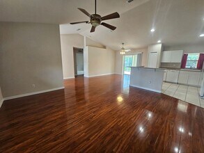 1806 NE 1st Terrace in Cape Coral, FL - Foto de edificio - Building Photo