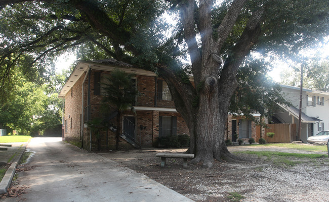 411 East Dr in Baton Rouge, LA - Foto de edificio - Building Photo