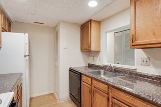 Vantage Pointe West Apartment Homes in Cincinnati, OH - Foto de edificio - Building Photo