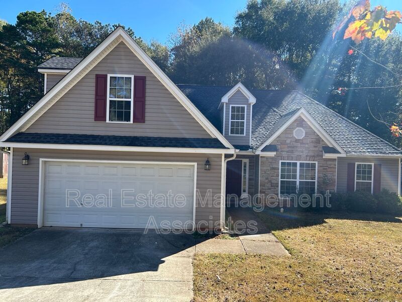 648 Lynchburg St in Hampton, GA - Building Photo