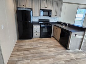 100 W Arizona in Belleville, MI - Building Photo