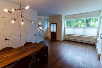 11 Academy St in Auburn, ME - Foto de edificio - Building Photo