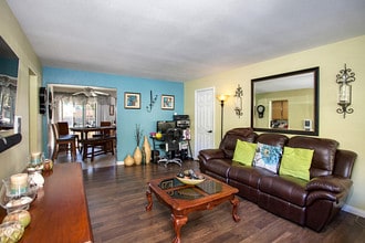Suncrest Ridge in Oceanside, CA - Foto de edificio - Interior Photo